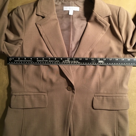 𝅺new YORK & COMPANY STRETCH Career Blazer Jacket, TAN, NWOT, Size 14 - Picture 4 of 9